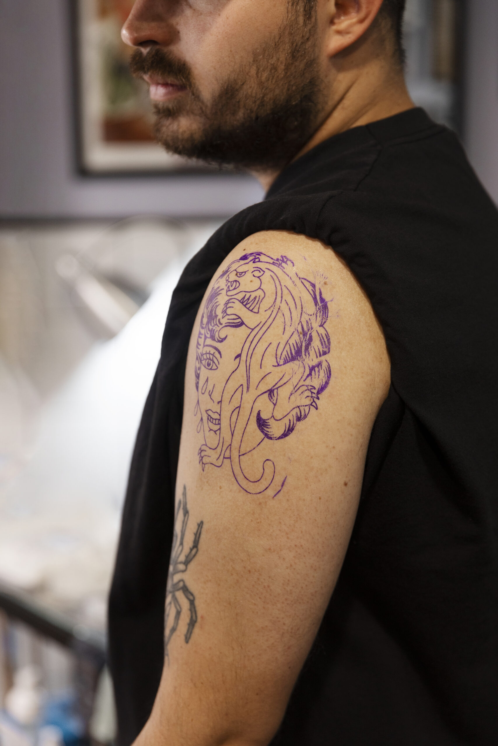 side-view-man-tattoo-place